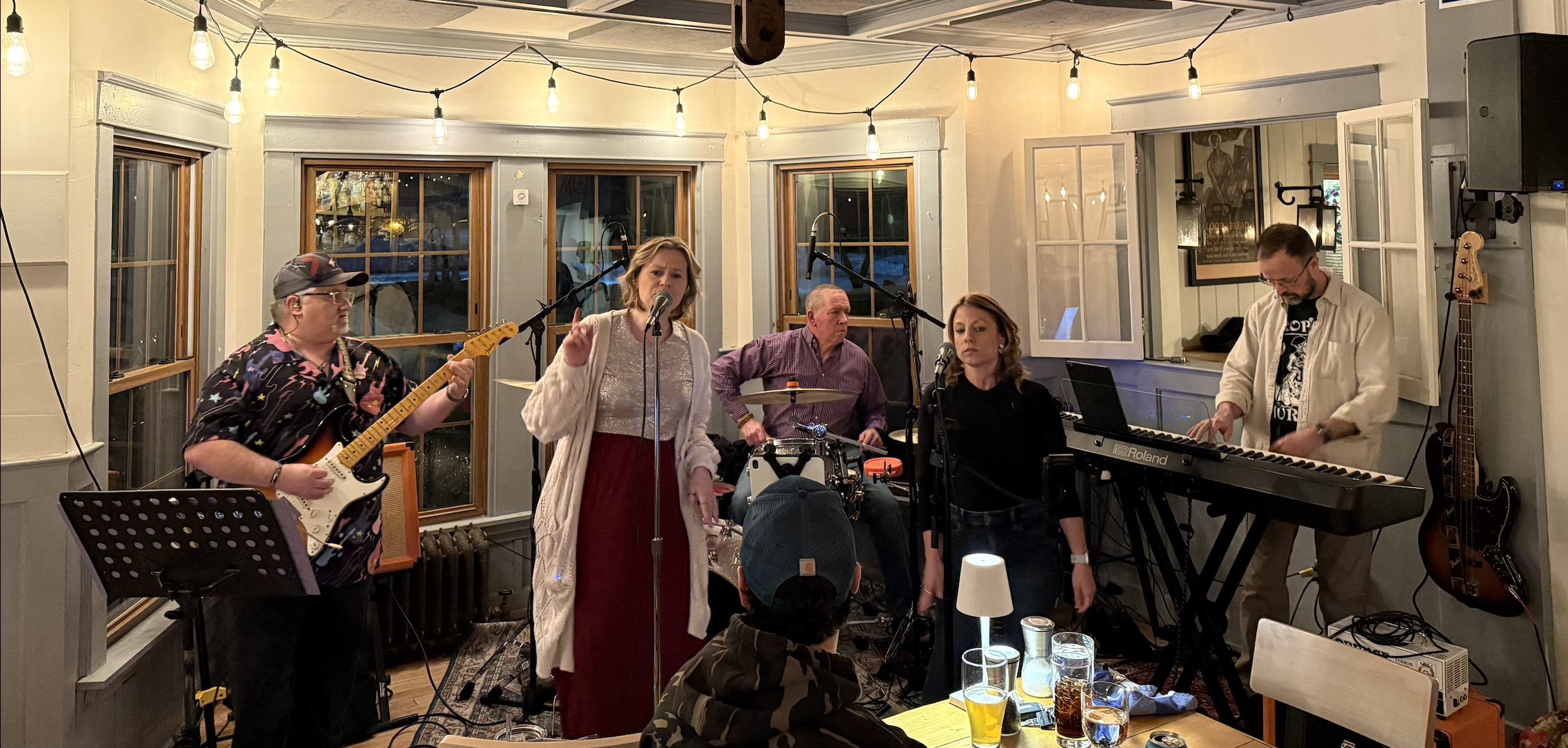 band playing at the deers head