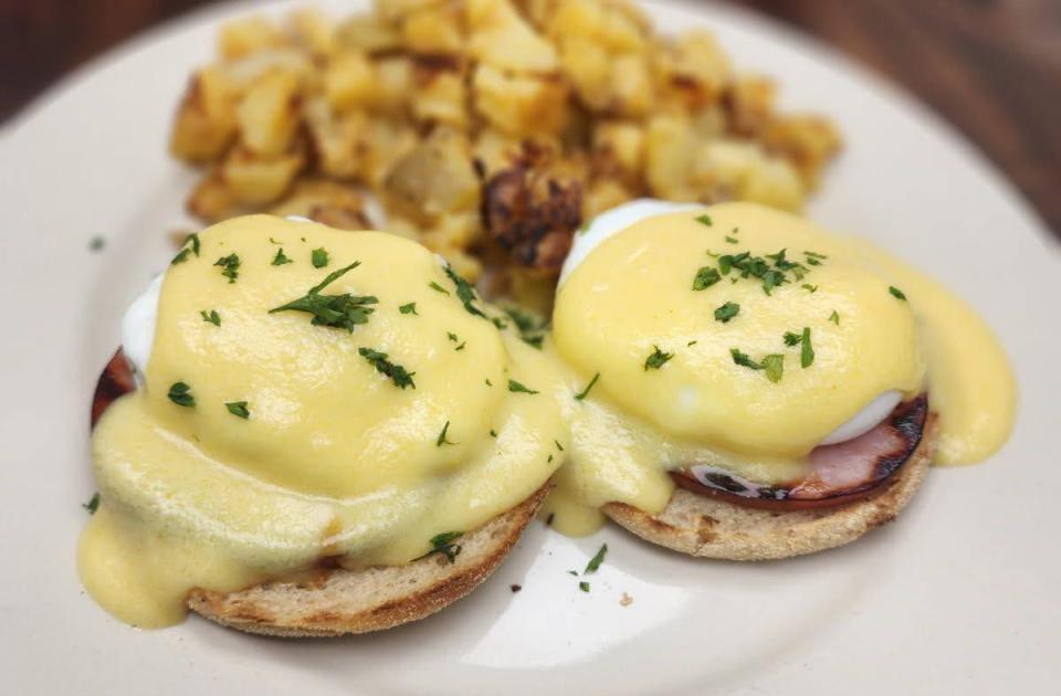 eggs benedict at the Pleasant Valley Cafe