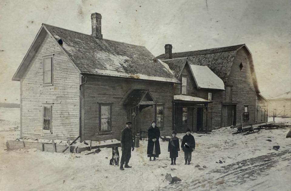 farmhouse family