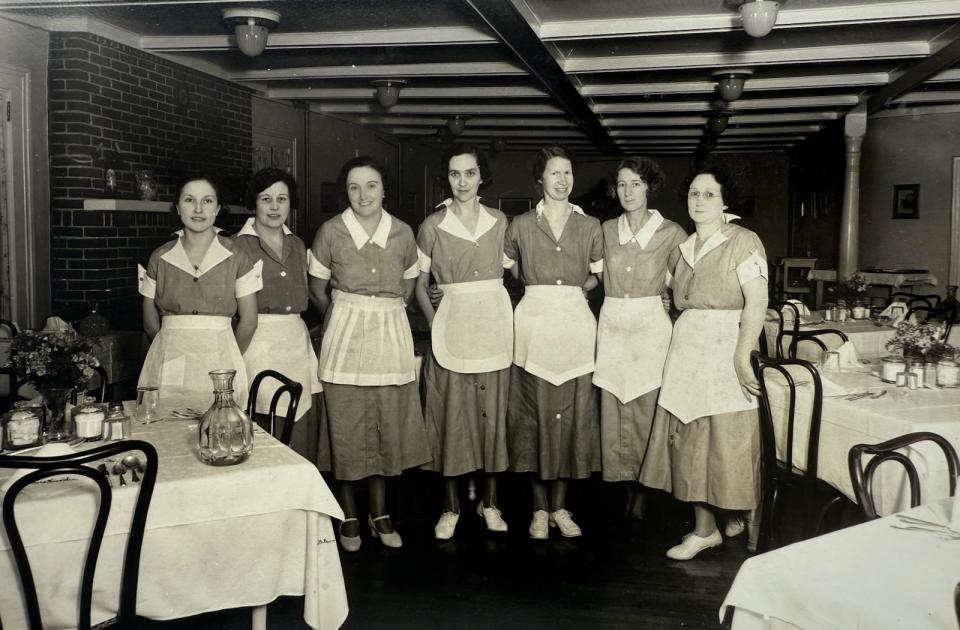 Deers head waitresses